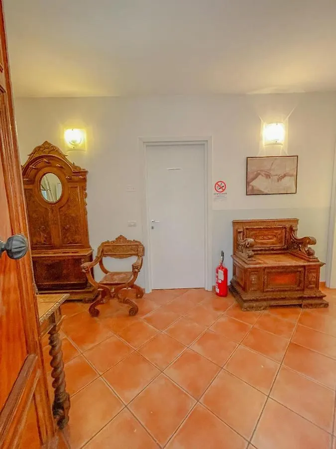 Emerald Palace Florence Hostel