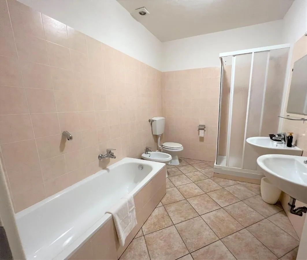 Emerald Palace Firenze 0*,